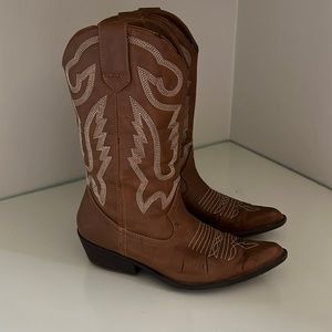 Women’s cowgirl boots